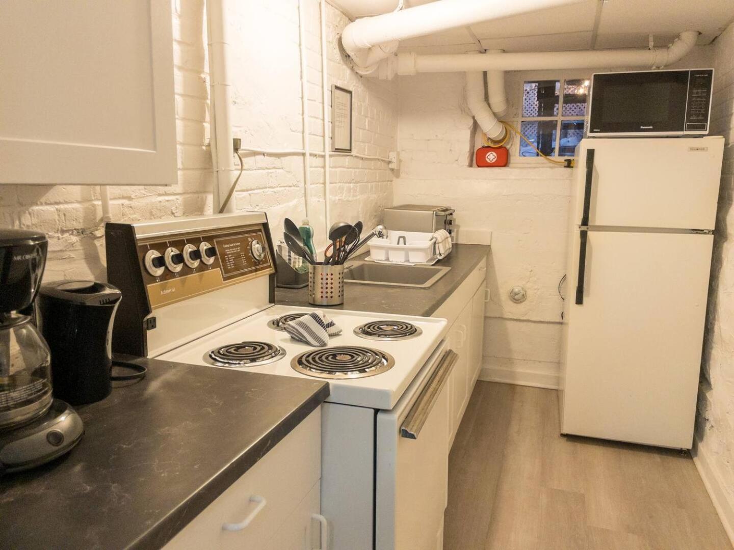 Heart Of Mtr For Memerable Experiance 2 Backyard 7Minmetro Fully Renovated & Equipped Монреаль Экстерьер фото